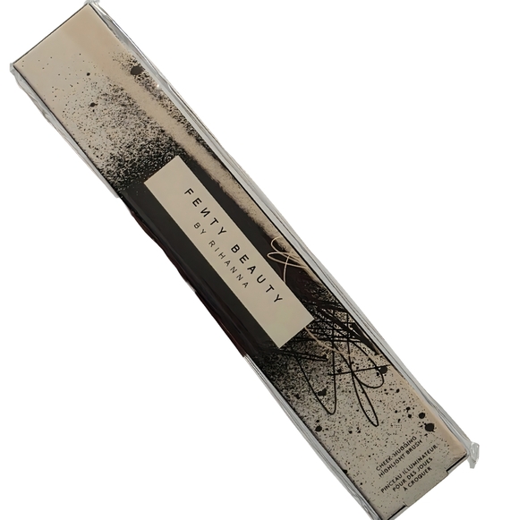 Fenty Beauty Cheek-Hugging Highlight Brush #120 - Picture 2 of 8